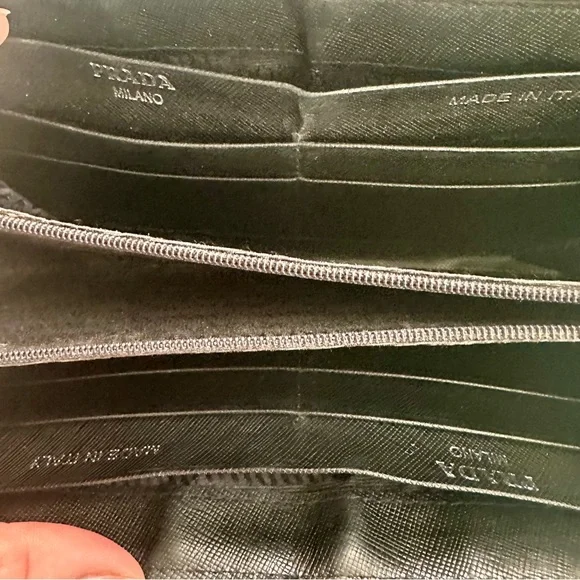 PRADA WALLET - Picture 4 of 4